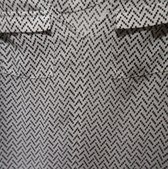 Candies Black and White V neck Blouse - Picture 4 of 6